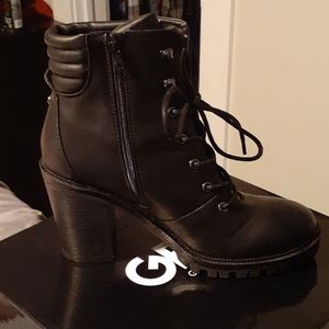 Black guess leather boots